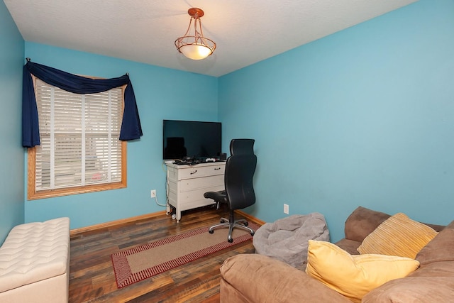 2518 E 39th Ct, Des Moines, IA 50317 - office featuring wood finished floors and baseboards