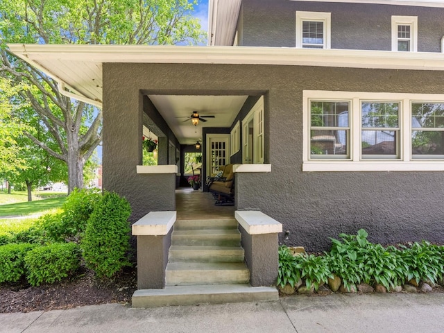 912 45th St, Des Moines, IA 50312 - entrance to property featuring stucco siding