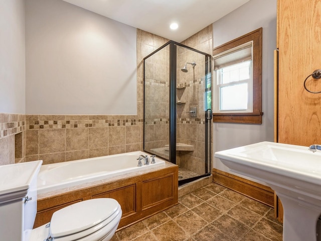 912 45th St, Des Moines, IA 50312 - full bath featuring a garden tub, a stall shower, and toilet