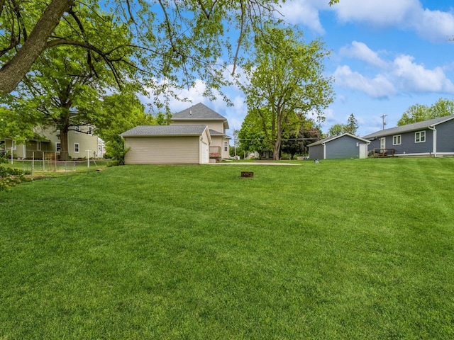 601 S 3rd Ave E, Newton, IA 50208 - view of yard