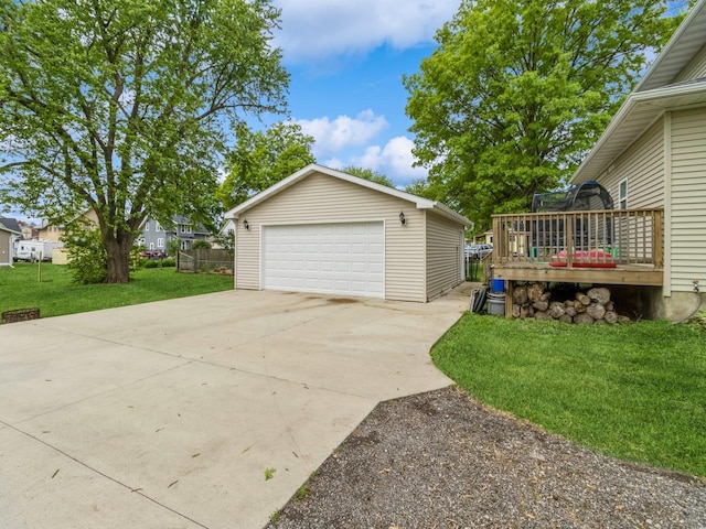 601 S 3rd Ave E, Newton, IA 50208 - view of detached garage