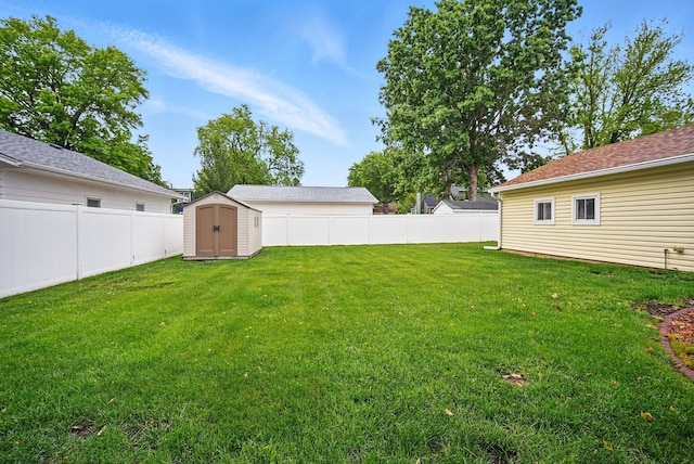 7105 Madison Ave, Urbandale, IA 50322 - view of yard