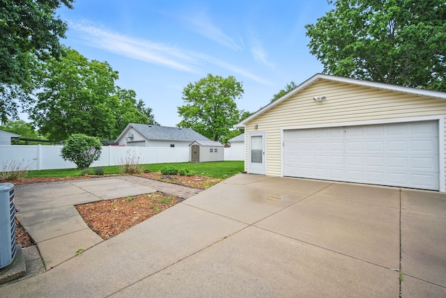 7105 Madison Ave, Urbandale, IA 50322 - view of detached garage
