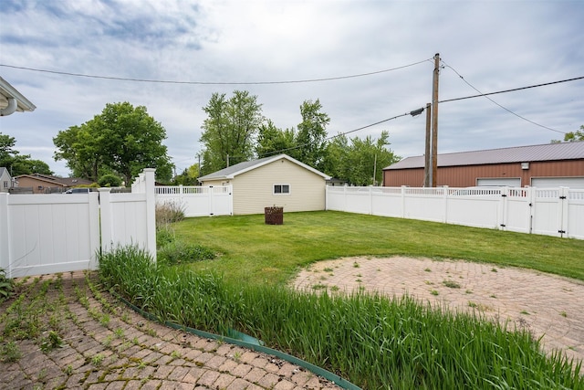 509 2nd Ave, Slater, IA 50244 - view of yard featuring a gate