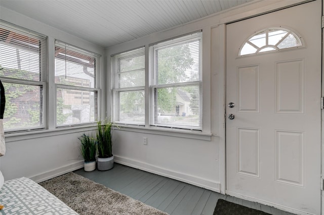 2403 E 14th St, Des Moines, IA 50316 - entryway with plenty of natural light and baseboards
