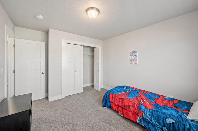 714 Umbra Pl, Norwalk, IA 50211 - bedroom featuring carpet floors, a textured ceiling, a closet, and baseboards