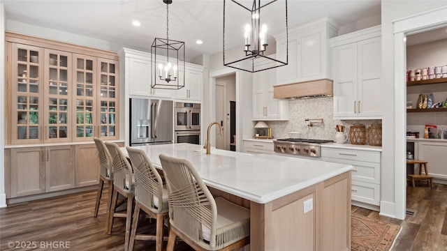 815 S Kingswood Ct, West Des Moines, IA 50266 - kitchen featuring a sink, appliances with stainless steel finishes, a chandelier, custom exhaust hood, and dark wood finished floors