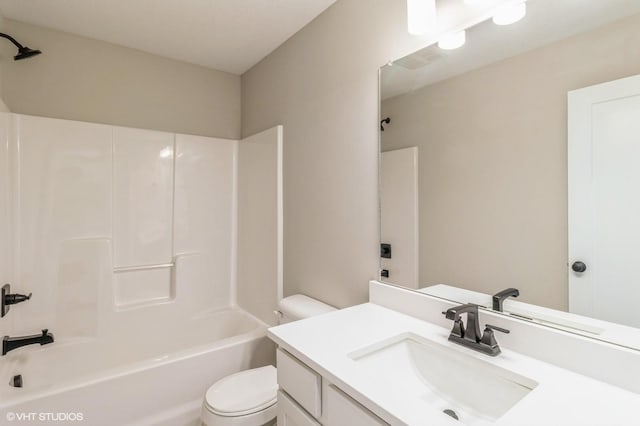 3002 6th Ave SW, Altoona, IA 50009 - full bath featuring toilet, vanity, and shower / washtub combination