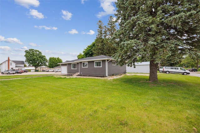 204 W Washington St, Montezuma, IA 50171 - view of front of property featuring a garage, concrete driveway, and a front lawn