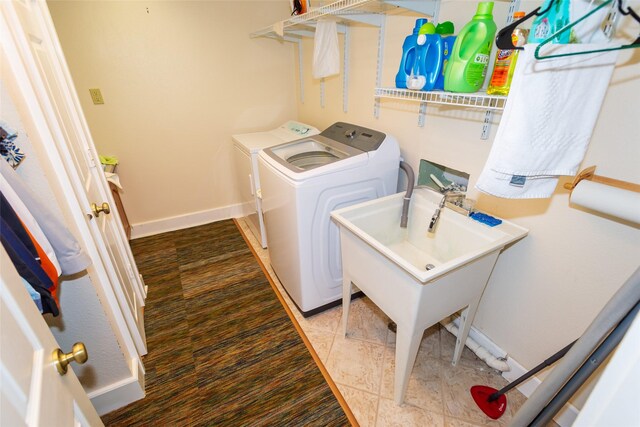 1055 40th St, Des Moines, IA 50311 - washroom with independent washer and dryer