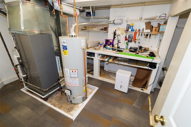 1055 40th St, Des Moines, IA 50311 - utilities featuring gas water heater and heating unit