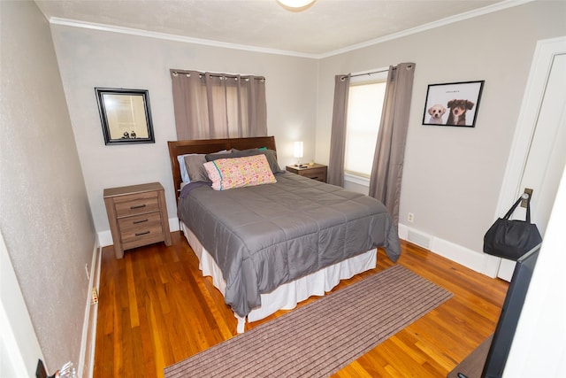 1055 40th St, Des Moines, IA 50311 - bedroom featuring wood finished floors, crown molding, and baseboards