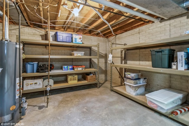 408 W 13th St N, Newton, IA 50208 - storage area featuring gas water heater