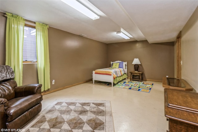 408 W 13th St N, Newton, IA 50208 - bedroom featuring baseboards