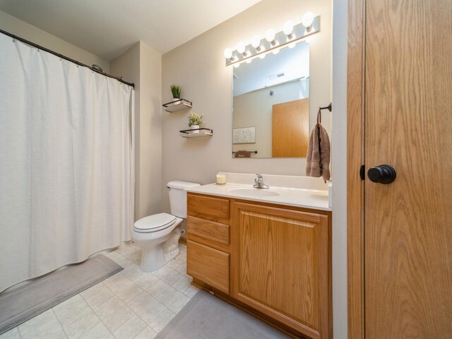 1355 SE 6th St Unit 301, Grimes, IA 50111 - full bath featuring vanity, toilet, and a shower with shower curtain