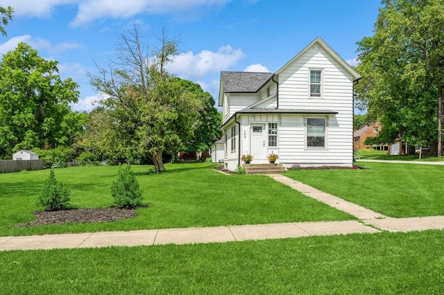 140 N 7th St, Carlisle, IA 50047 - traditional home featuring a front yard and a shingled roof