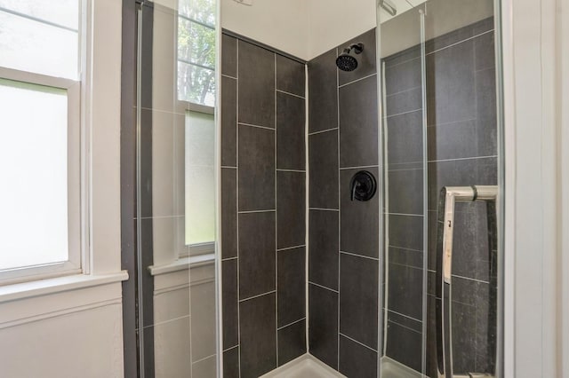 140 N 7th St, Carlisle, IA 50047 - bathroom featuring tiled shower