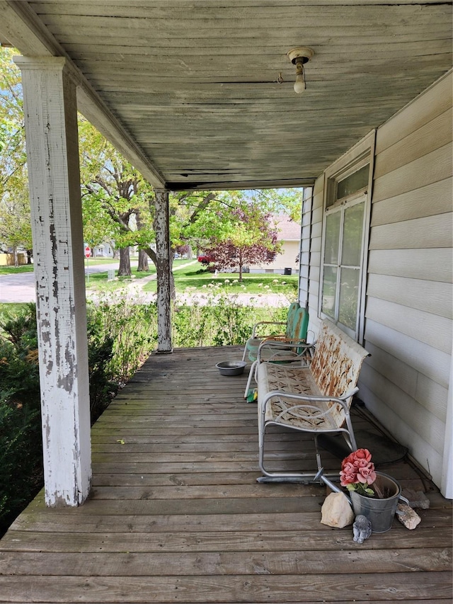414 E Robinson St, Knoxville, IA 50138 - view of wooden porch