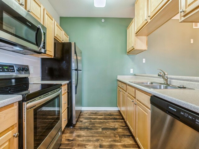 6255 Beechtree Dr Unit 4304, West Des Moines, IA 50266 - kitchen featuring stainless steel appliances, a sink, light brown cabinetry, dark wood finished floors, and light countertops