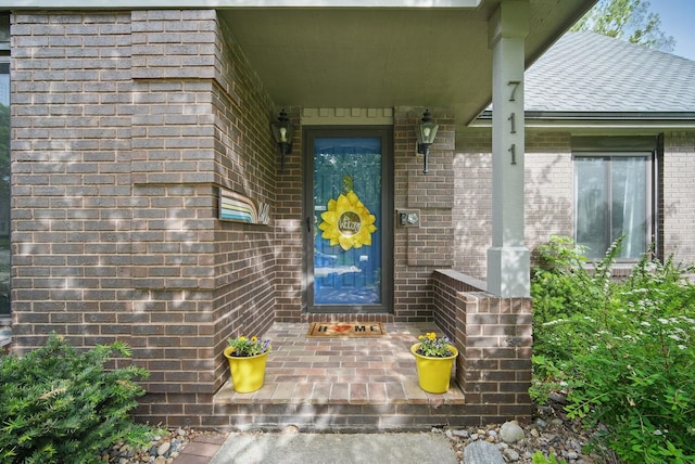 711 36th St, West Des Moines, IA 50265 - doorway to property with brick siding and a shingled roof