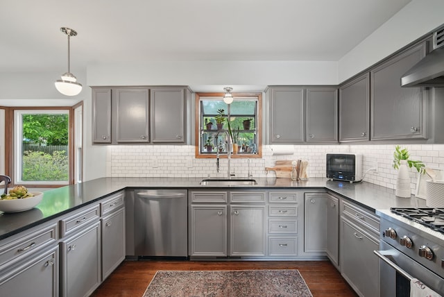 711 36th St, West Des Moines, IA 50265 - kitchen with stainless steel appliances, a sink, gray cabinetry, and dark wood-type flooring