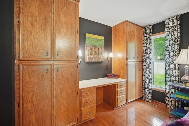 711 36th St, West Des Moines, IA 50265 - office area with built in desk and light wood finished floors