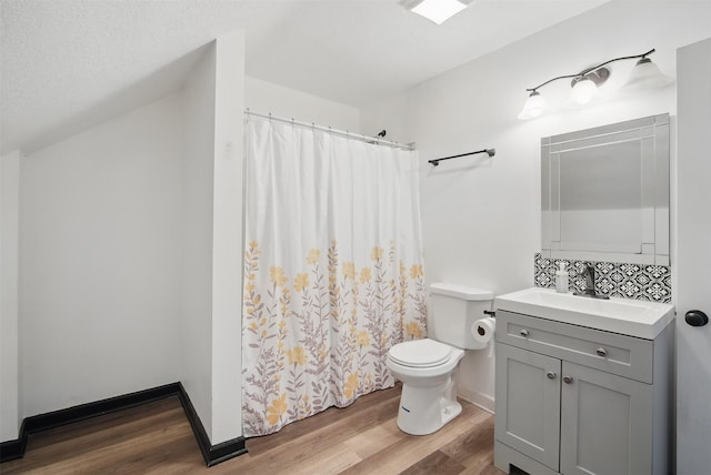 3421 Amherst St, Des Moines, IA 50313 - full bath featuring wood finished floors, vanity, toilet, a shower with curtain, and baseboards