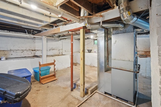 3421 Amherst St, Des Moines, IA 50313 - unfinished below grade area with heating unit