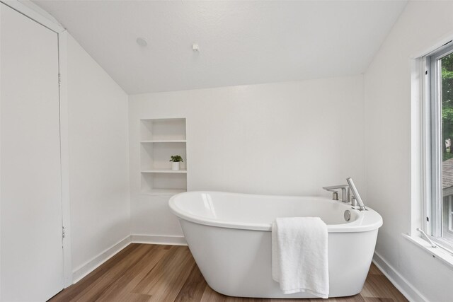827 40th Pl, Des Moines, IA 50312 - full bath with a freestanding bath, wood finished floors, and built in shelves