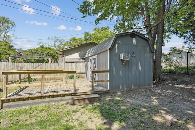 827 40th Pl, Des Moines, IA 50312 - view of shed featuring a fenced backyard