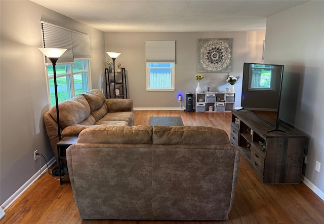 1541 42nd St, Des Moines, IA 50311 - living area featuring wood finished floors and baseboards