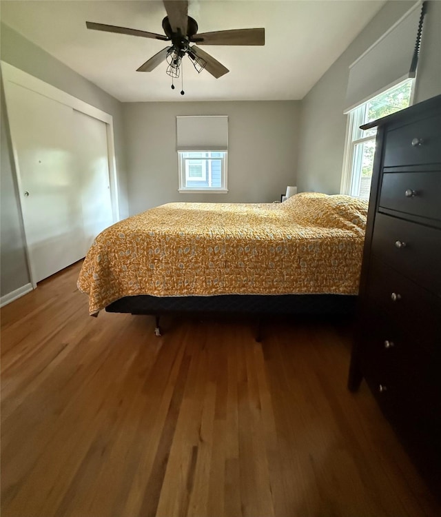 1541 42nd St, Des Moines, IA 50311 - bedroom featuring wood finished floors and ceiling fan