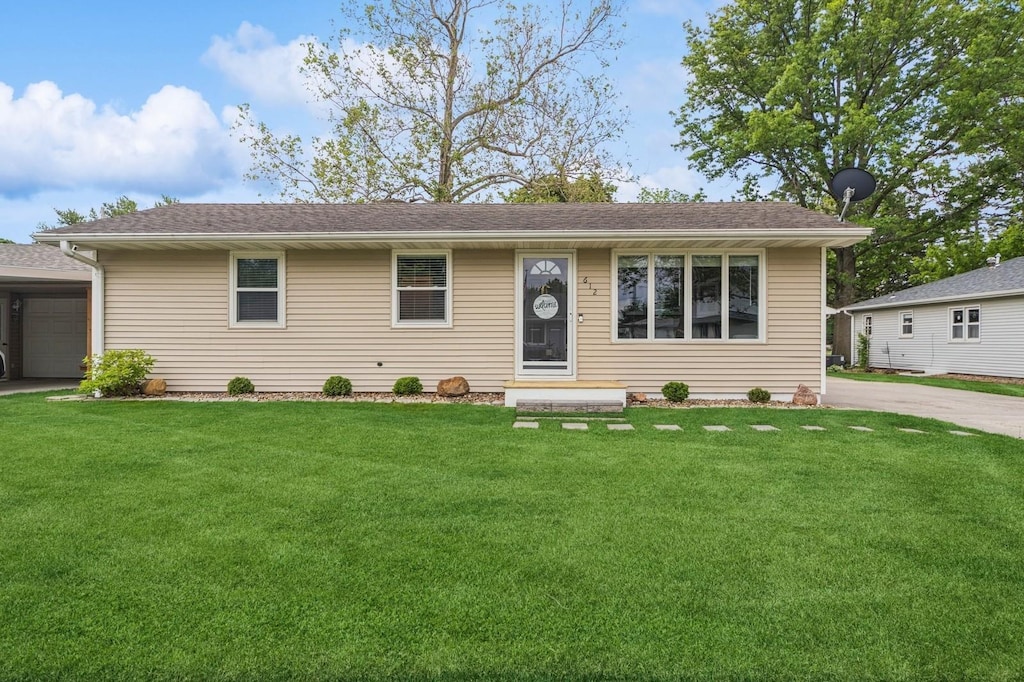 612 W Jackson St, Monroe, IA 50170 - single story home with a front lawn and a garage
