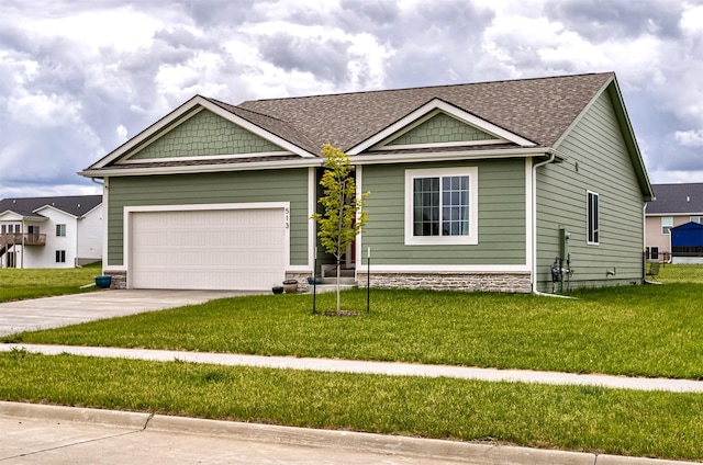 513 Walnut Dr, Huxley, IA 50124 - craftsman-style home featuring driveway, an attached garage, a front lawn, and roof with shingles