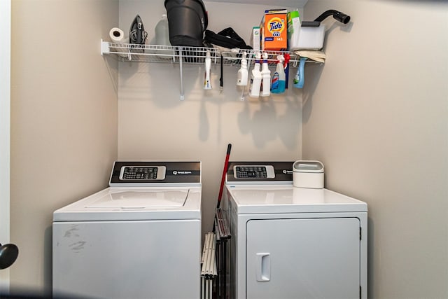 513 Walnut Dr, Huxley, IA 50124 - laundry room featuring independent washer and dryer
