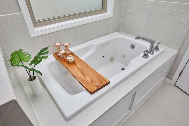1880 Brodie St, Waukee, IA 50263 - full bath with a whirlpool tub