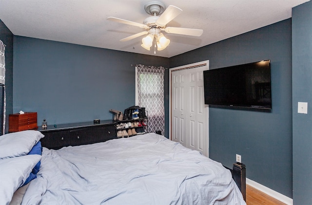 4006 67th St, Urbandale, IA 50322 - bedroom featuring a closet, wood finished floors, baseboards, and ceiling fan