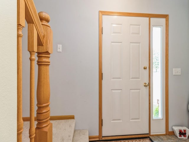 1506 W 17th St S, Newton, IA 50208 - entryway with stairs