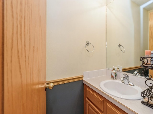 1506 W 17th St S, Newton, IA 50208 - bathroom with vanity