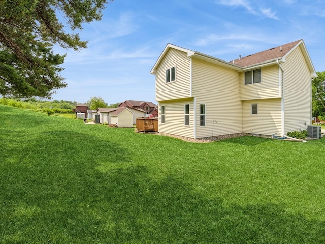1506 W 17th St S, Newton, IA 50208 - back of house with central air condition unit and a lawn