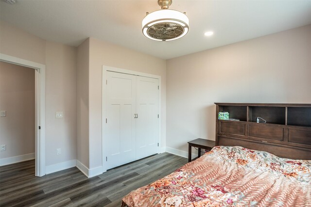3021 NE 17th St, Ankeny, IA 50021 - bedroom featuring dark wood-type flooring, baseboards, a closet, and recessed lighting