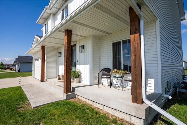 3338 9th Ave SW, Altoona, IA 50009 - porch featuring a garage