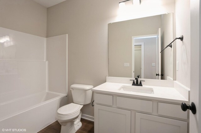 3424 5th Ave SE, Altoona, IA 50009 - full bathroom featuring toilet, vanity, wood finished floors, shower / bathtub combination, and baseboards