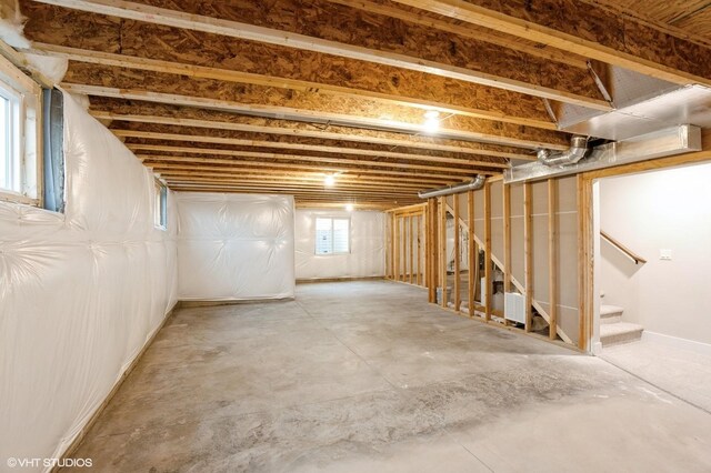 3424 5th Ave SE, Altoona, IA 50009 - below grade area featuring stairway
