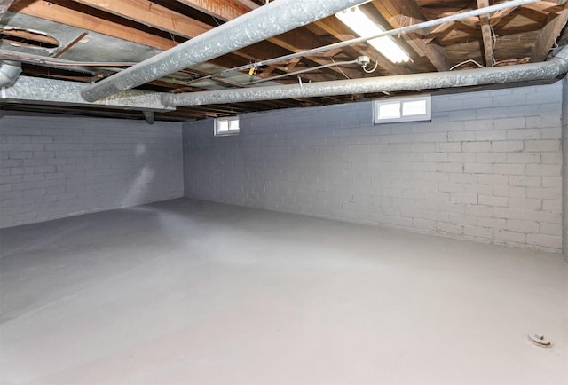 2721 Cornell St, Des Moines, IA 50313 - view of below grade area