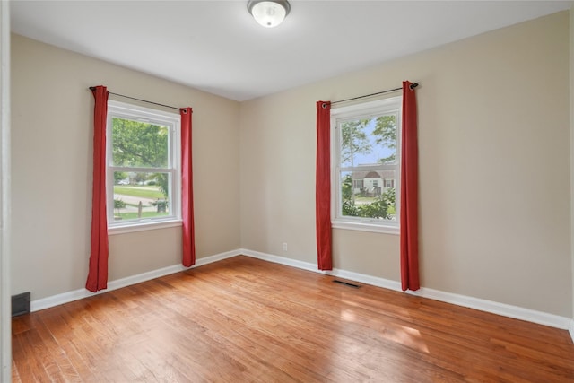 105 N Park Lane Dr, Knoxville, IA 50138 - unfurnished room featuring healthy amount of natural light, light wood-type flooring, and baseboards