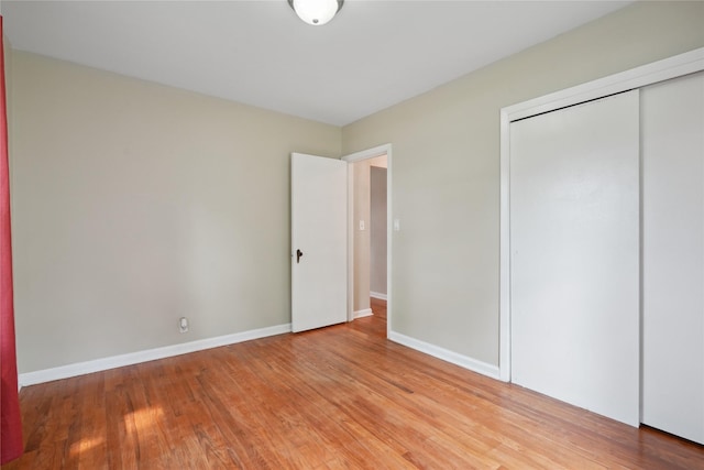 105 N Park Lane Dr, Knoxville, IA 50138 - unfurnished bedroom featuring light wood-type flooring, baseboards, and a closet