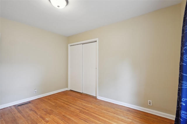 105 N Park Lane Dr, Knoxville, IA 50138 - unfurnished bedroom featuring light wood-style flooring, baseboards, and a closet