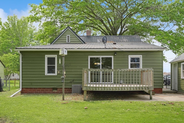 105 N Park Lane Dr, Knoxville, IA 50138 - rear view of property featuring a deck, a yard, metal roof, and crawl space