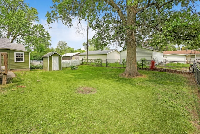 105 N Park Lane Dr, Knoxville, IA 50138 - view of yard featuring an outdoor structure